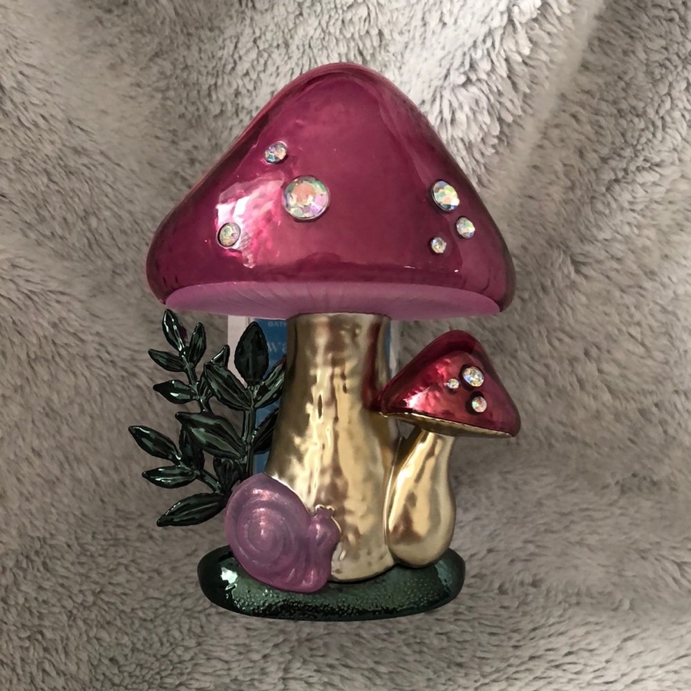Bath and Body Works member exclusive mushroom and snail nightlight wallflower
